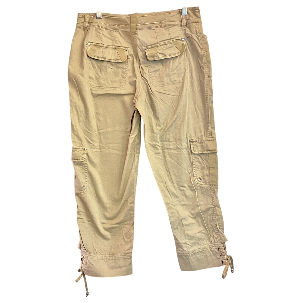 White House Black Market Woman's Capri Pants Khaki Beige Crop Cargo Size 2 - Picture 6 of 7